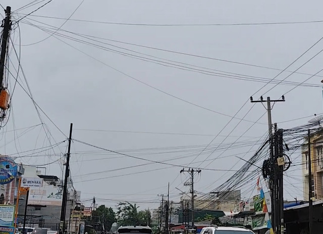 Kondisi asap tersebar ke Medan dan sekitarnya, Rabu (16/9/2026). Foto: Amar Marpaung/kumparan
