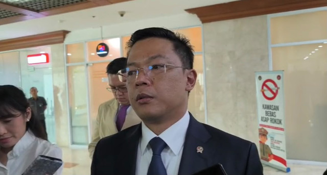Menteri Luar Negeri dan Sekjen Partai Gerindra, Sugiono di Kompleks Parlemen, Senayan, Jakarta, Rabu (16/9/2026). Foto: Nasywa Athifah/kumparan