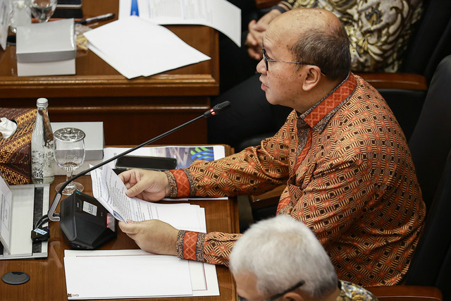Menteri Investasi dan Hilirisasi/Kepala Badan Koordinasi Penanaman Modal (BKPM) Rosan Perkasa Roeslani menyampaikan paparan dalam rapat kerja dengan Komisi XII DPR di Kompleks Parlemen, Senayan, Jakarta, Rabu (16/9/2026). Foto: Dhemas Reviyanto/ANTARA FOTO