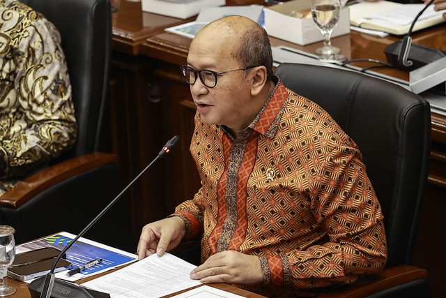 Menteri Investasi dan Hilirisasi/Kepala Badan Koordinasi Penanaman Modal (BKPM) Rosan Perkasa Roeslani menyampaikan paparan dalam rapat kerja dengan Komisi XII DPR di Kompleks Parlemen, Senayan, Jakarta, Rabu (16/9/2026). Foto: Dhemas Reviyanto/ANTARA FOTO