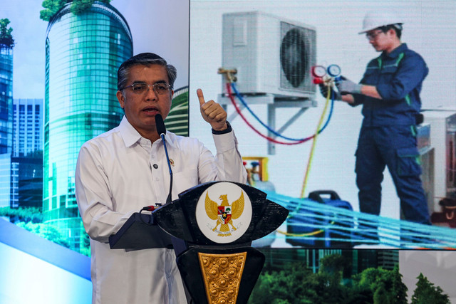 Menteri Ketenagakerjaan Yassierli menyampaikan sambutan pada puncak peringatan Hari Ozon Sedunia 2026 di Balai Besar Pelatihan Vokasi dan Produktivitas Bekasi, Kota Bekasi, Jawa Barat, Rabu (16/9/2026). Foto: Darryl Ramadhan/ANTARA FOTO