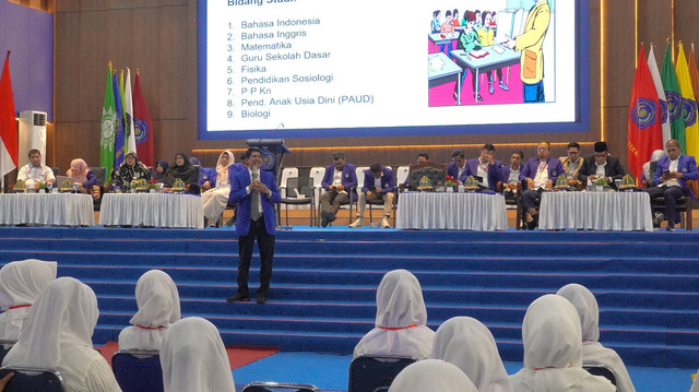 Dekan FKIP Unismuh Makassar Dr. Baharullah