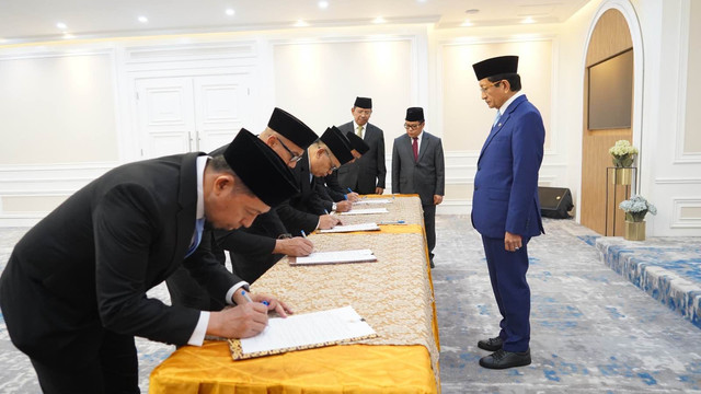 Menteri Agama melantik Direktur Jenderal Pesantren dan Pejabat lainnya (Sumber: Kementerian Agama)