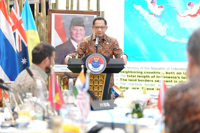 Mendagri Tito Karnavian dukung pembentukan forum berkala dengan negara-negara tetangga guna perkuat kerja sama perbatasan dan selesaikan berbagai persoalan dalam Indonesia Border Partnership Coffee Morning di Kantor BNPP, Jakarta, Rabu (16/9/2026). Foto: Dok. Kemendagri