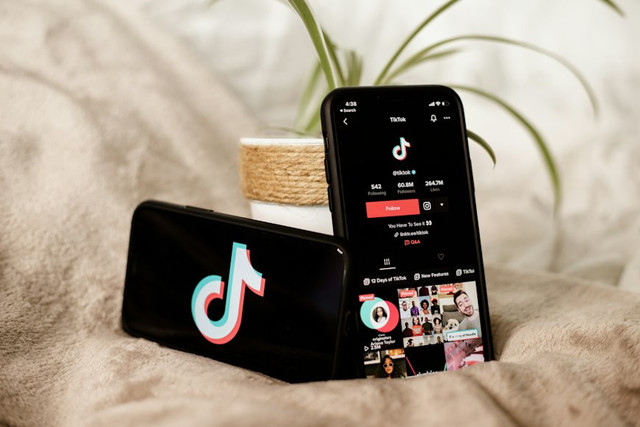 Ilustrasi aplikasi TikTok. Foto: Unsplash