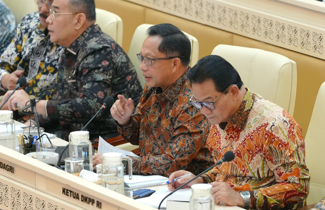 Mendagri Muhammad Tito Karnavian paparkan capaian kinerja dan realisasi anggaran Kemendagri hingga September 2026 serta arah kebijakan tahun 2027 dalam Rapat Kerja bersama Komisi II DPR RI di Kompleks Parlemen, Jakarta, Rabu (16/9/2026). Foto: Kemendagri RI