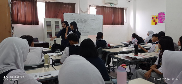 Gambar ini diambil oleh penulis saat sedang mengajar di salah satu sekolah di Tangsel