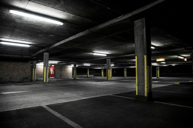 Ilustrasi Parkir Paralel adalah, Foto:Unsplash/Cphotos