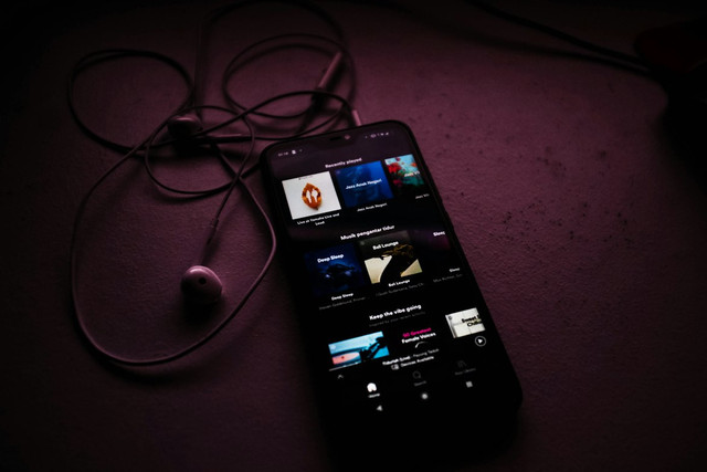 ilustrasi lirik lagu otsukare summer. unsplash/Gery Wibowo