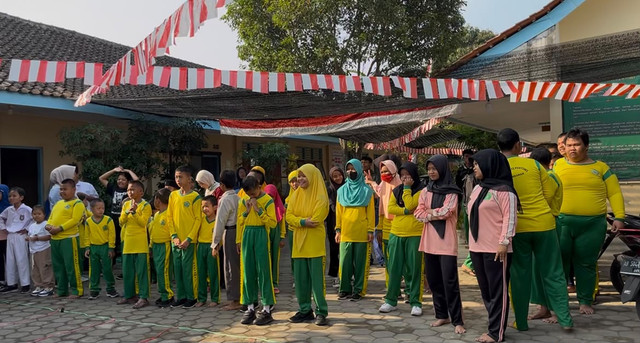 Pelaksanaan perlombaan memperingati HUT RI dan HUT Sekolah SLB Bhakti Pertiwi Prambanan. (Dokumentasi : Ani Putri Amanah)