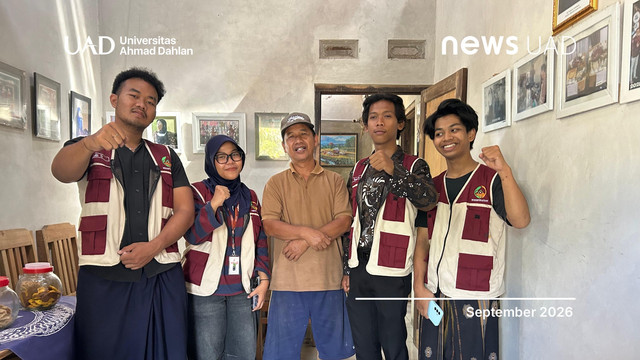 Tim MeRAMU IMM FEB Universitas Ahmad Dahlan (UAD) dorong digitalisasi pelaku usaha Miedes di Srihardono (Foto. Tim MeRAMU)