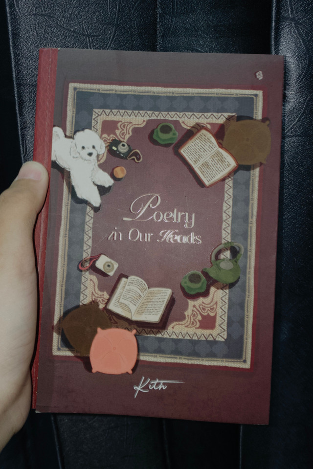 Cover Buku Poetry In Our Heads (sumber: foto pribadi) 