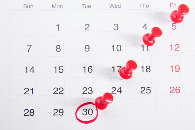 Ilustrasi kalender 2027 lengkap dengan tanggal merah dan cuti bersama, foto: Unsplash/Towfiqu barbhuiya