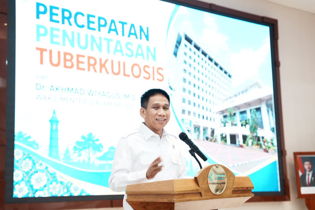 Wamendagri Akhmad Wiyagus dorong pemda percepat penanggulangan tuberkulosis (TB) guna lindungi produktivitas masyarakat melalui optimalisasi Desa Siaga dalam Rapat Koordinasi di RSUP Dr. Kariadi, Kota Semarang, Jawa Tengah, Rabu (16/9/2026). Foto: Dok. Kemendagri