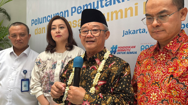 Menteri Pendidikan Dasar dan Menengah (Mendikdasmen), Abdul Mu'ti, dalam agenda Peluncuran Pemutakhiran Dapodik Lembaga Kursus di LKP Puspita Martha International Beauty School, Jakarta Pusat, Kamis (17/9/2026). Foto: Zahira Hilman/kumparan