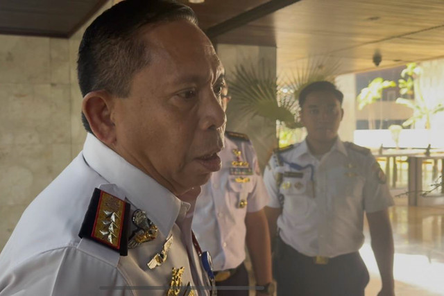 Doorstop Kepala Badan Keamanan Laut (Bakamla) Laksdya TNI Irvansyah di Kompleks Parlemen, Senayan, Jakarta, Kamis (17/9/2026). Foto: Joakhim Tharob/kumparan