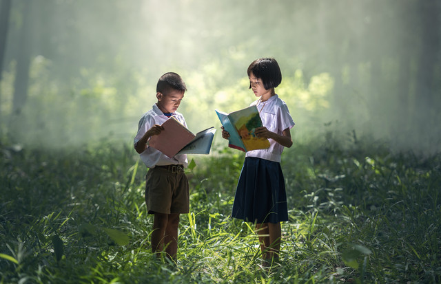 Pendidikan Karakter Membentuk Moral Generasi Muda di Indonesia https://pixabay.com/photos/book-asia-children-boys-education-1822474/