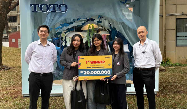 Tim mahasiswa Program Studi (Prodi) Desain Interior Universitas Pelita Harapan (UPH) yang terdiri dari Aurelia Graceilla Putri Nindyatama, Tifara Helena Gultom, dan Graviella Chastine Angkatan 2024 berhasil meraih Juara 1 TOTO Design Competition 2026 melalui karya bertajuk “From Drop to Ocean”.