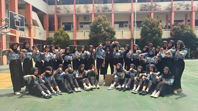 Foto bersama siswa dan siswi SMK Negeri 2 Magelang
