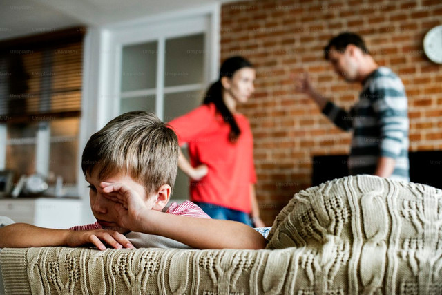 Ilustrasi anak mengalami tekanan emosional dan stres. Foto: Unsplash/Curated Lifestyle