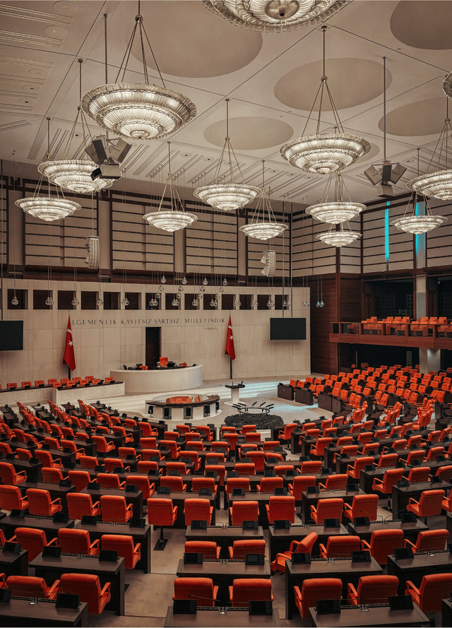 ilustrasi ruang rapat pemerintah saat sidang. Foto: pexels.com/Aleyna Demir