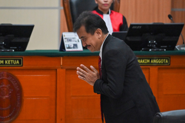 Terdakwa kasus dugaan fitnah dan pencemaran nama baik terkait keaslian ijazah Presiden ke-7 RI Joko Widodo dalam program siniar di youtube, Roy Suryo bersiap mengikuti sidang dakwaan di Pengadilan Negeri Jakarta Timur, Jakarta, Kamis (17/9/2026). Foto: Fakhri Hermansyah/ANTARA FOTO