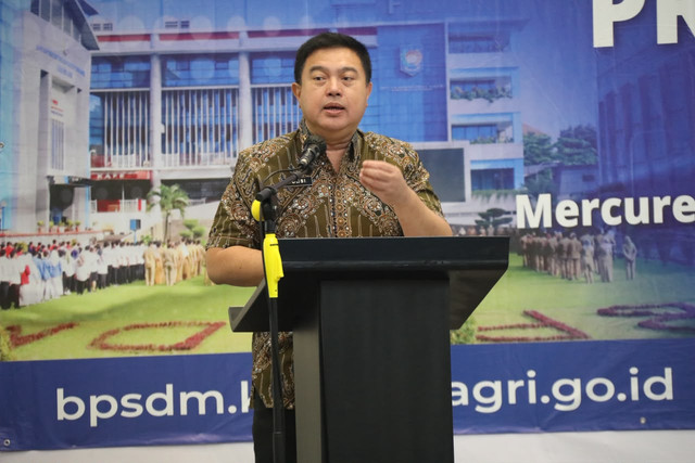 Sekjen Kemendagri Tomsi Tohir ajak pimpinan dan anggota DPRD Provinsi Jawa Timur perkuat pengawasan APBD berbasis data dan sistem digital untuk cegah penyimpangan dalam acara di Jakarta, Kamis (17/9/2026). Foto: Kemendagri RI
