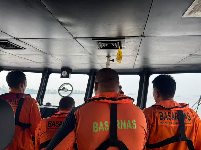 Tim SAR saat mencari korban KM Virgo, Kamis (17/9/2026). Foto: Dok. Basarnas Banjarmasin