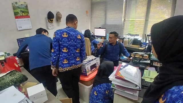 Kejaksaan Agung menggeledah sejumlah lokasi terkait dugaan tindak pidana korupsi penyimpangan tata kelola PT Minyak dan Gas Bumi (Perseroda) Kota Bekasi dalam Kerja Sama Operasi (KSO) dengan PT Pertamina EP tahun 2009-2024. Foto: Dok. Istimewa