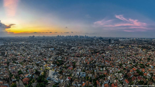 sumber : https://www.dw.com/id/geser-tokyo-jakarta-jadi-kota-terbesar-di-dunia/g-74864948