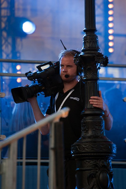 Ilustrasi cameraman, television, stage. Foto: Pixabay