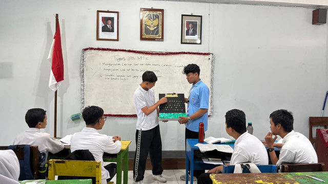 Bimbingan karier dengan Papan Bola Keberuntungan Karier. Foto: Muhammad Wahid Destanto Agung Saputro. Rabu (02/09/2026)