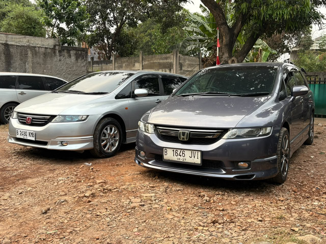 Honda Odyssey RB1 (kiri) dan Honda Odyssey convert facelift (kanan). Foto: Alvian Yoga Yulianto/kumparan