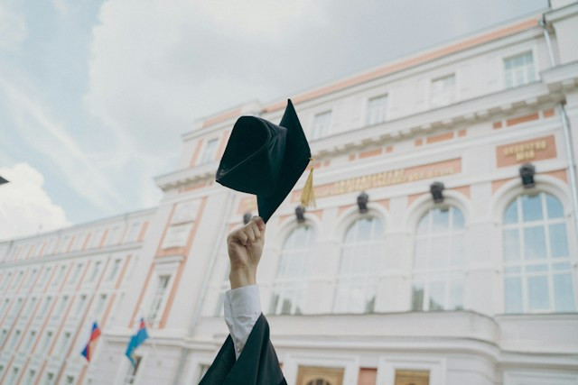 Ilustrasi pendadaran adalah. Foto: RUT MIIT / Unsplash