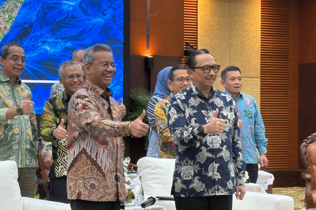 Menteri Keuangan Suahasil Nazara dan Wakil Menkeu Juda Agung saat Konferensi Pers APBN KiTa edisi September 2026 di Kantor Kementerian Keuangan, Jumat (18/9/2026). Foto: Nur Pangesti/kumparan