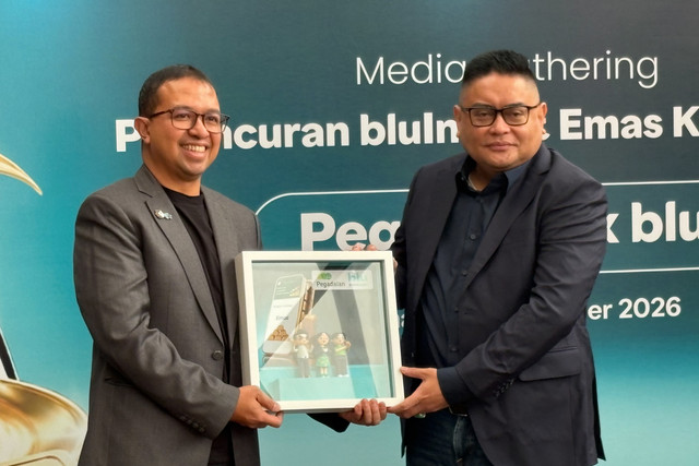 Direktur Bisnis BCA Digital Aditya Wahyu Windarwo (kiri) dan Direktur Teknologi Informasi dan Digital PT Pegadaian Yos Iman Jaya Dappu (kanan) dalam gelaran Media Gathering Peluncuran bluEmas di Jakarta Pusat, Jumat (18/9/2026). Foto: Widya/kumparan