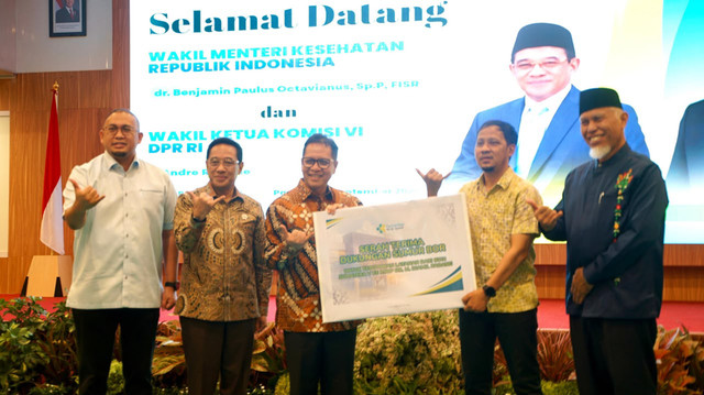 Wakil Ketua Komisi VI DPR RI dari Fraksi Gerindra Andre Rosiade kembali menunjukkan kiprahnya dalam memperkuat infrastruktur pelayanan publik di Sumatra Barat, Jumat (18/9/2026). Foto: Dok. Istimewa