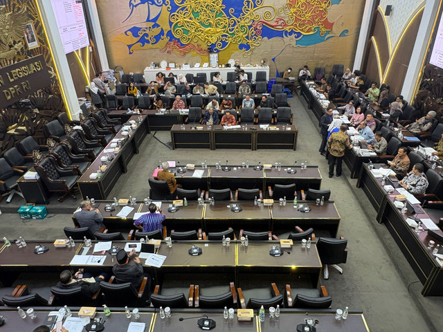 Suasana rapat Panja di Badan Legislatif untuk pembahasan RUU Reforma Agraria tentang daftar inventarisasi masalah di Kompleks Parlemen, Senayan, Jakarta, Jumat (18/9/2026). Foto: Joakhim Tharob/kumparan