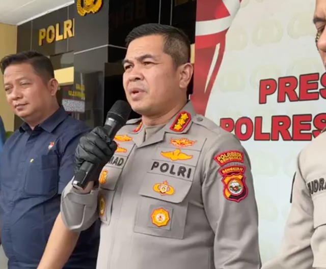 Polisi ungkap kasus pembunuhan wanita yang diperkosa oleh teman kerja, Kamis (17/9/2026). Foto: Dok. Polresta Bengkulu