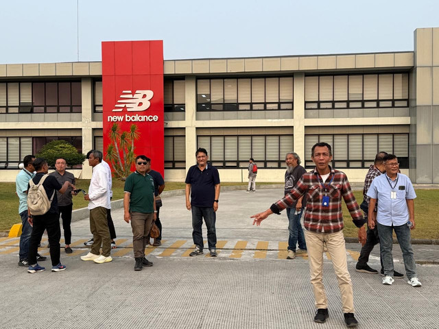 Kamar Dagang dan Industri (KADIN) Daerah Istimewa Yogyakarta mengunjungi pabrik sepatu PT Parkland World Indonesia yang memproduksi New Balance di Rembang, pada Selasa (8/9). Foto: Dok. Istimewa