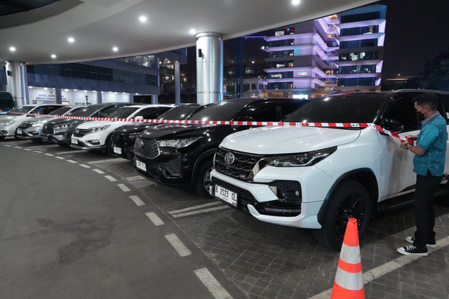 11 unit kendaraan yang disita Kejaksaan Agung terkait perkara korupsi PT PSMI pada areal PT INHUTANI V Provinsi Lampung. Foto: Dok. Istimewa