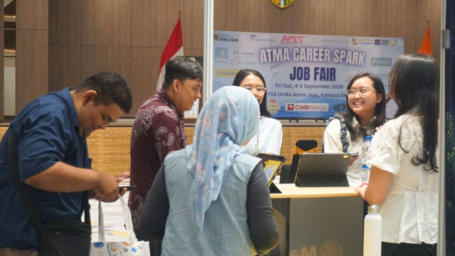 Booth dari berbagai perusahaan hadir di Atma Career Spark 2026 (Sumber: Unika Atma Jaya)