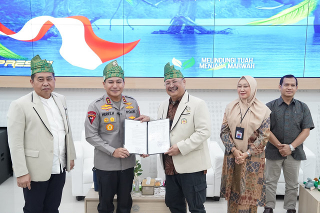 Wakapolri Komjen Pol. Dedi Prasetyo menyambut peresmian Pusat Studi Kepolisian Bidang Lingkungan LPPM UNRI di Pekanbaru untuk memperkuat pendekatan Green Policing dalam menghadapi kompleksitas kejahatan lingkungan dan karhutla, Jumat (18/9/2026). Foto: Dok. Polri