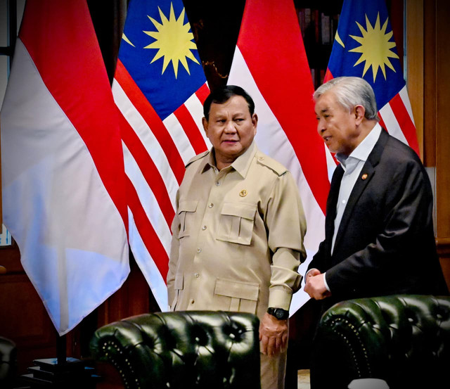 Presiden Prabowo Subianto usai menerima Wakil PM Malaysia Ahmad Zahid Hamidi di kediaman Hambalang, Bogor, Jawa Barat, Jumat (18/9/2026). Foto: Laily Rachev/Biro Pers Sekretariat Presiden