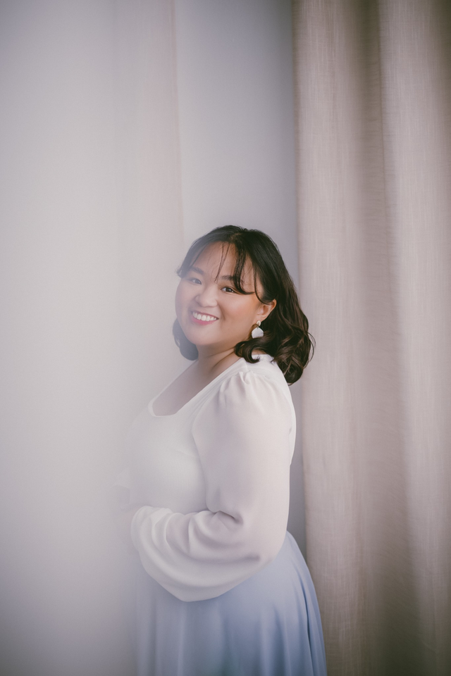 Penyanyi Réna debut di industri musik lewat lagu Teach Me How To Love You. Foto: Dok. Istimewa