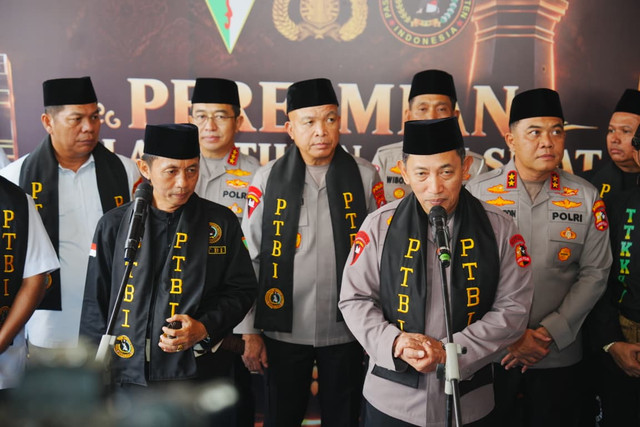 Kapolri Jenderal Polisi Listyo Sigit Prabowo saat di Peresmian Balai Latihan Seni Silat sekaligus Milad ke-3 Pesanggrahan Tjimande Banten Indonesia, Jumat (18/9/2026). Foto: Dok. Polri