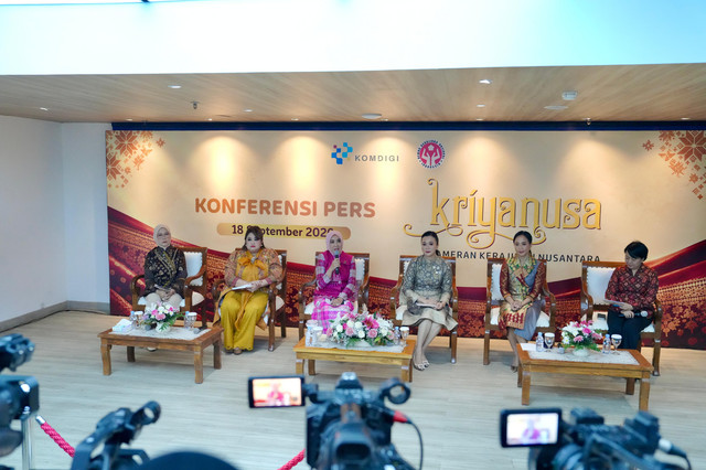 Ketua Harian Dekranas Tri Tito Karnavian tekankan pentingnya sinergi lintas lembaga untuk perkuat daya saing global perajin Nusantara dalam Konferensi Pers Kriyanusa 2026 di Jakarta, Jumat (18/9/2026). Foto: Dok. Kemendagri