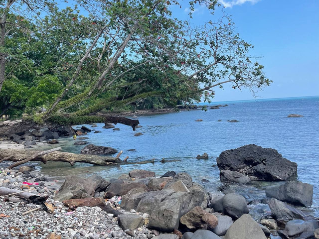 Foto Pantai Semukuk Di Tengah Hari Foto By Fhatan Fadilah 