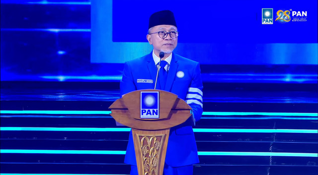 Ketua Umum PAN Zulkifli Hasan memberikan sambutan dalam acara peluncuran Gerakan PANSar Murah Nasional sekaligus Malam Puncak HUT ke-28 PAN di Plenary Hall, JCC, Jakarta, Jumat (18/9/2026). Foto: Youtube/PAN TV