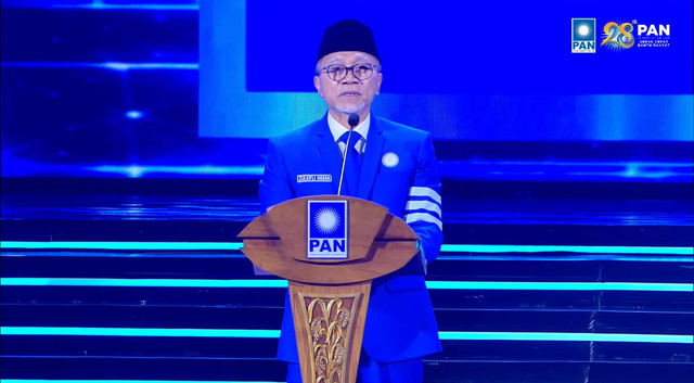 Ketua Umum PAN Zulkifli Hasan memberikan sambutan dalam acara peluncuran Gerakan PANSar Murah Nasional sekaligus Malam Puncak HUT ke-28 PAN di Plenary Hall, JCC, Jakarta, Jumat (18/9/2026). Foto: Youtube/PAN TV